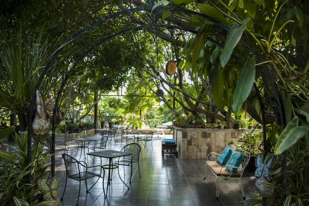 Отель Quinta Del Gobernador Куэрнавака Экстерьер фото